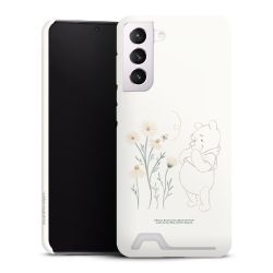 Winnie Puuh sieht sich Gänseblümchen an