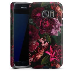 Dunkelrote und rosa Blüten