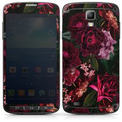 Dunkelrote und rosa Blüten