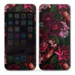 Fleurs rouge foncé et roses