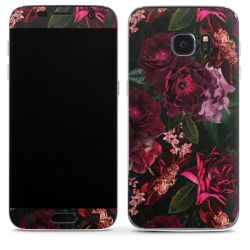 Dunkelrote und rosa Blüten