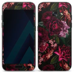 Dunkelrote und rosa Blüten