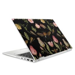 Fiori di campo e api nere