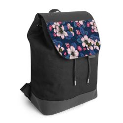 Backpack with flap black